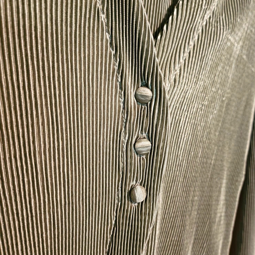 Forever 21 Green Ribbed Button-Up Top - Picture 3 of 6